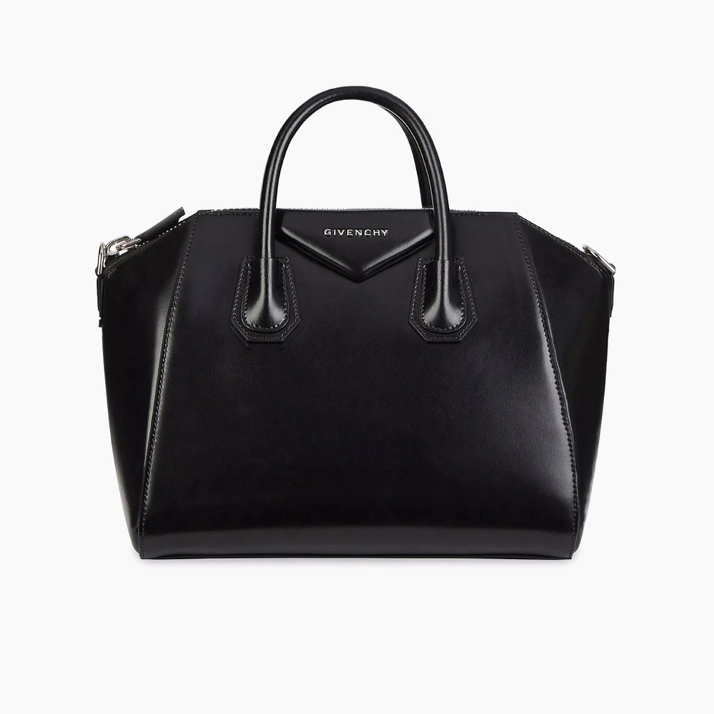 Like new Givenchy

Medium Antigona Bag in Box Leather